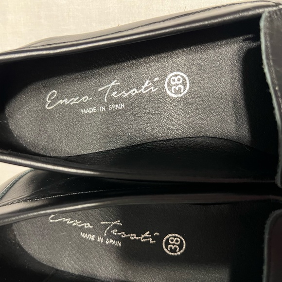 Enzo Tesoti Women's Loafer Size 38/7.5-8 Black Leather Slip-On EUC - Picture 2 of 10